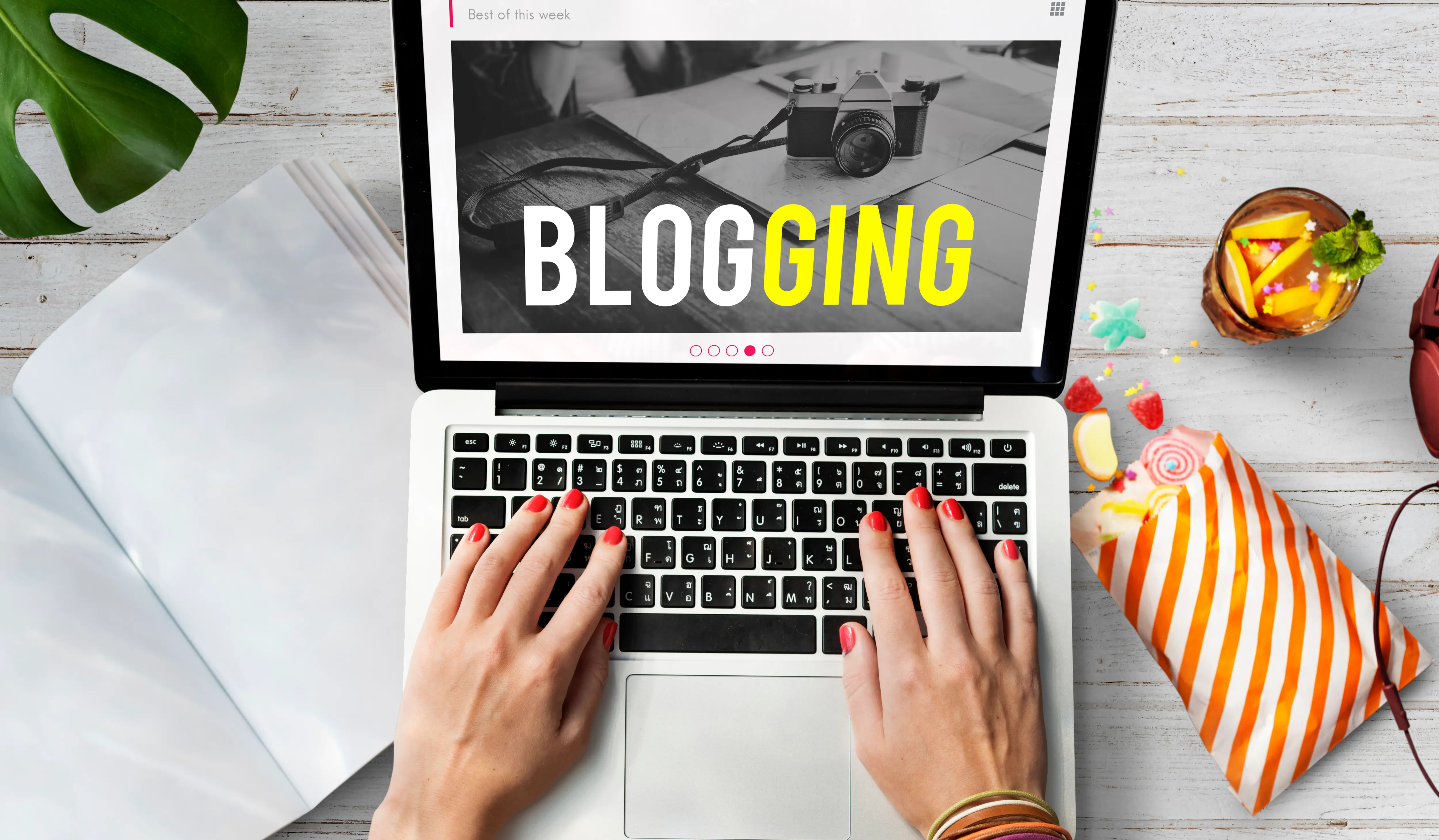 Pessoa criando conteúdo digital — blog sobre criação de sites e presença digital para pequenos negócios